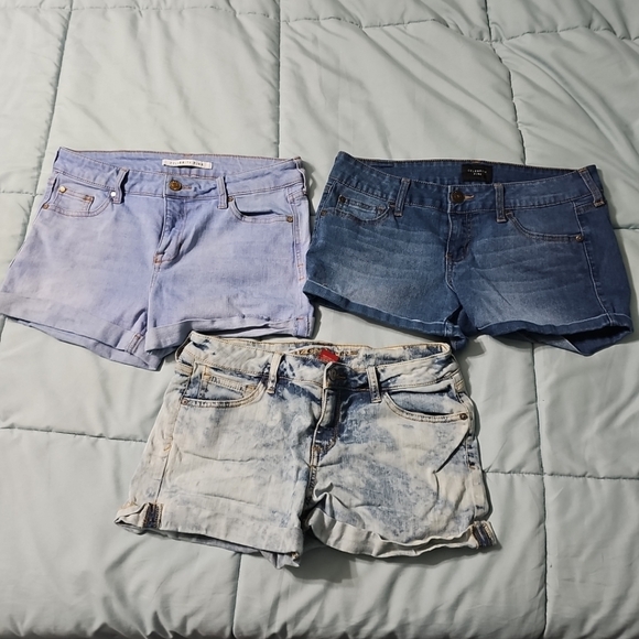 Celebrity Pink Pants - Bundle Of 3 Jean Shorts (2)Celebrity Pink (1)Arizona  Women's 7‎ Good PreOwned